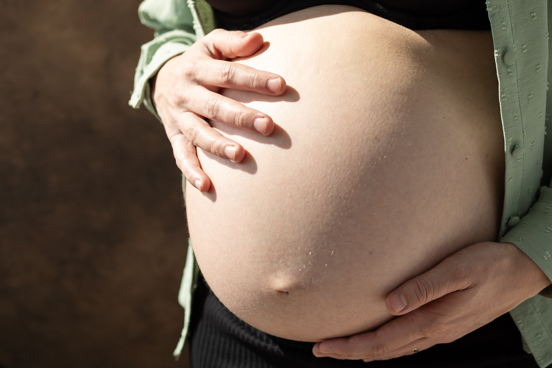 zwangerschapsshoot project 2024 Marinke fotografie zwanger dikke buik lifestyle zwangerschap portret
